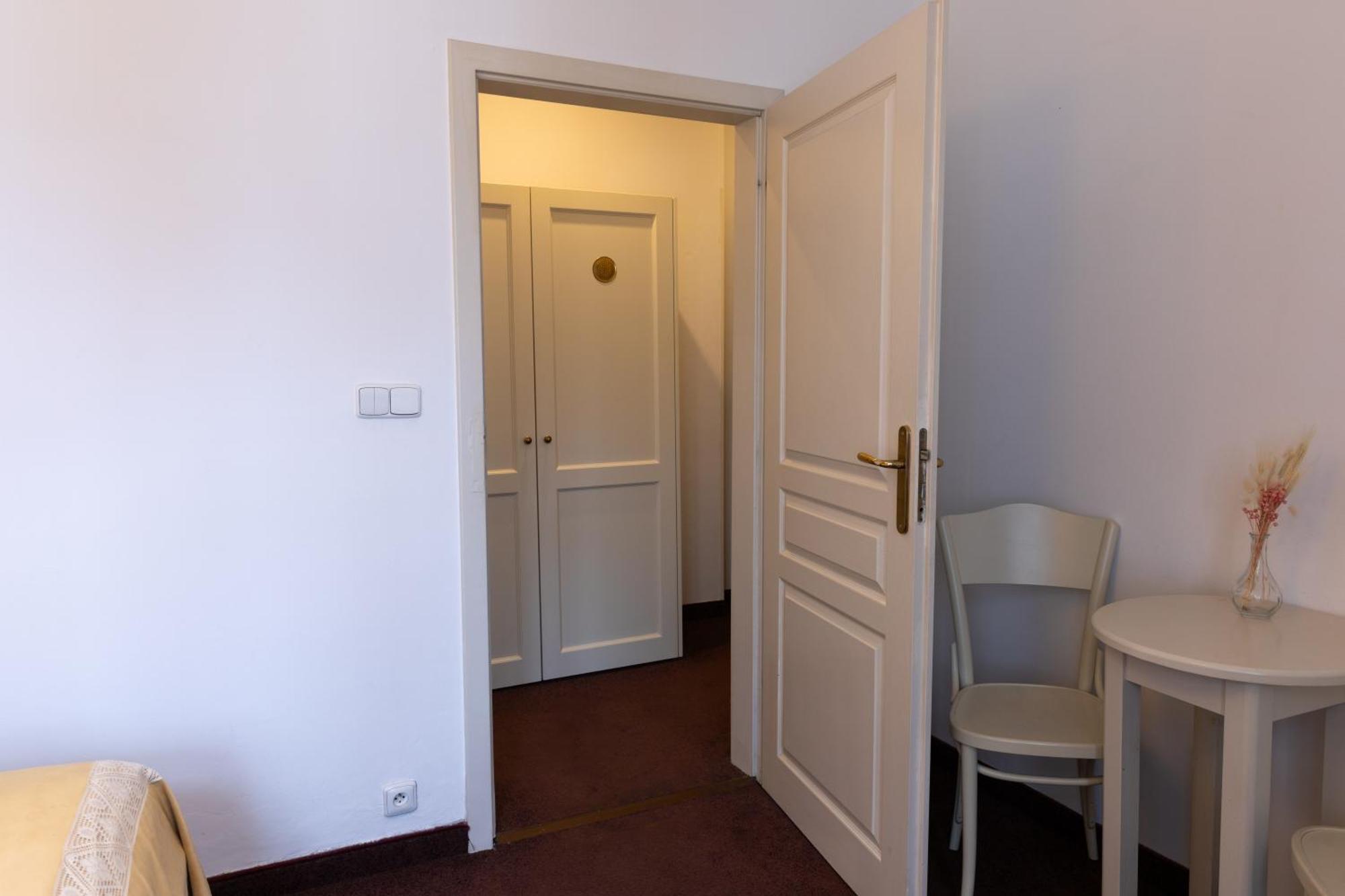 Sir Toby's Midtown Albergue *