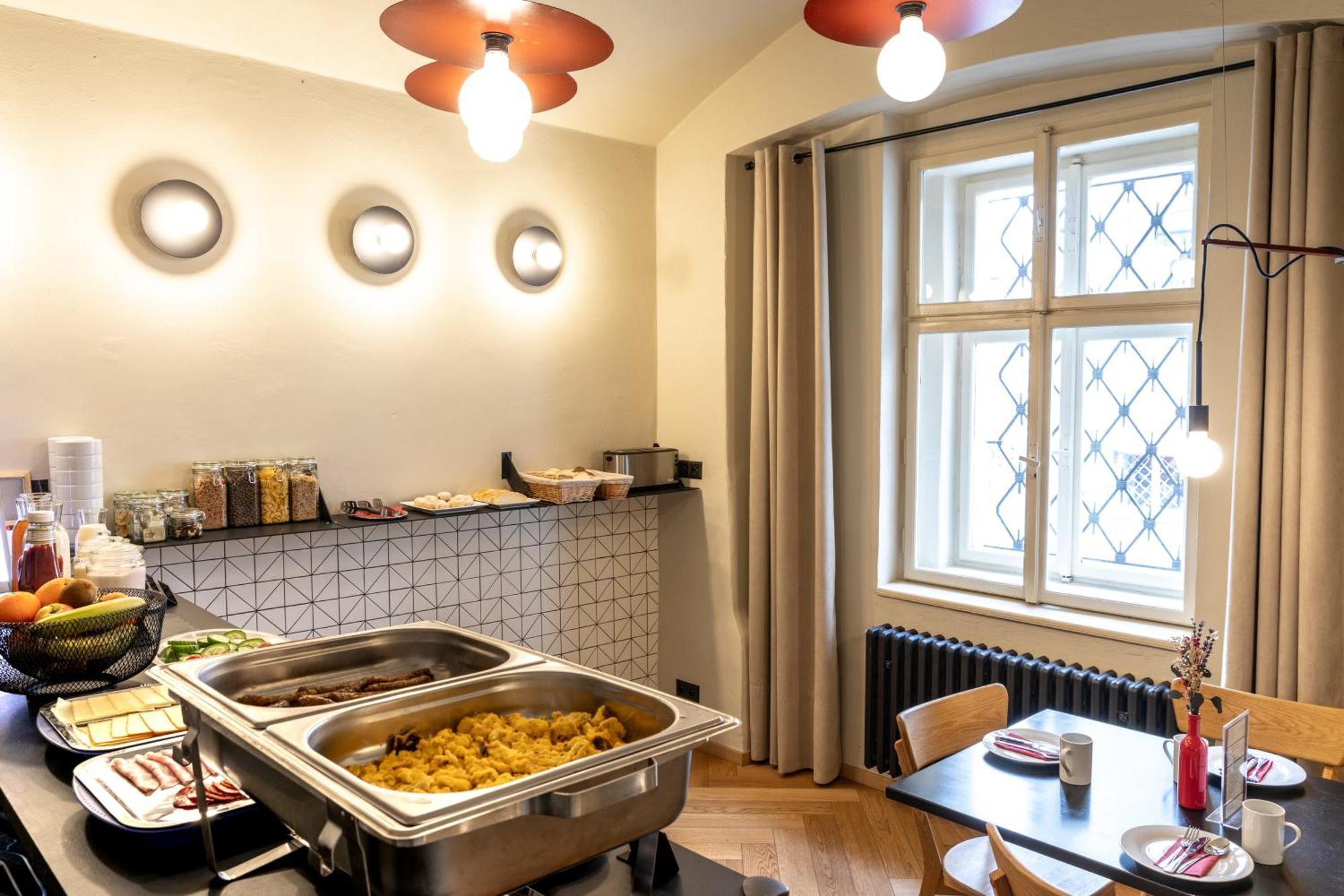 Sir Toby's Midtown Albergue