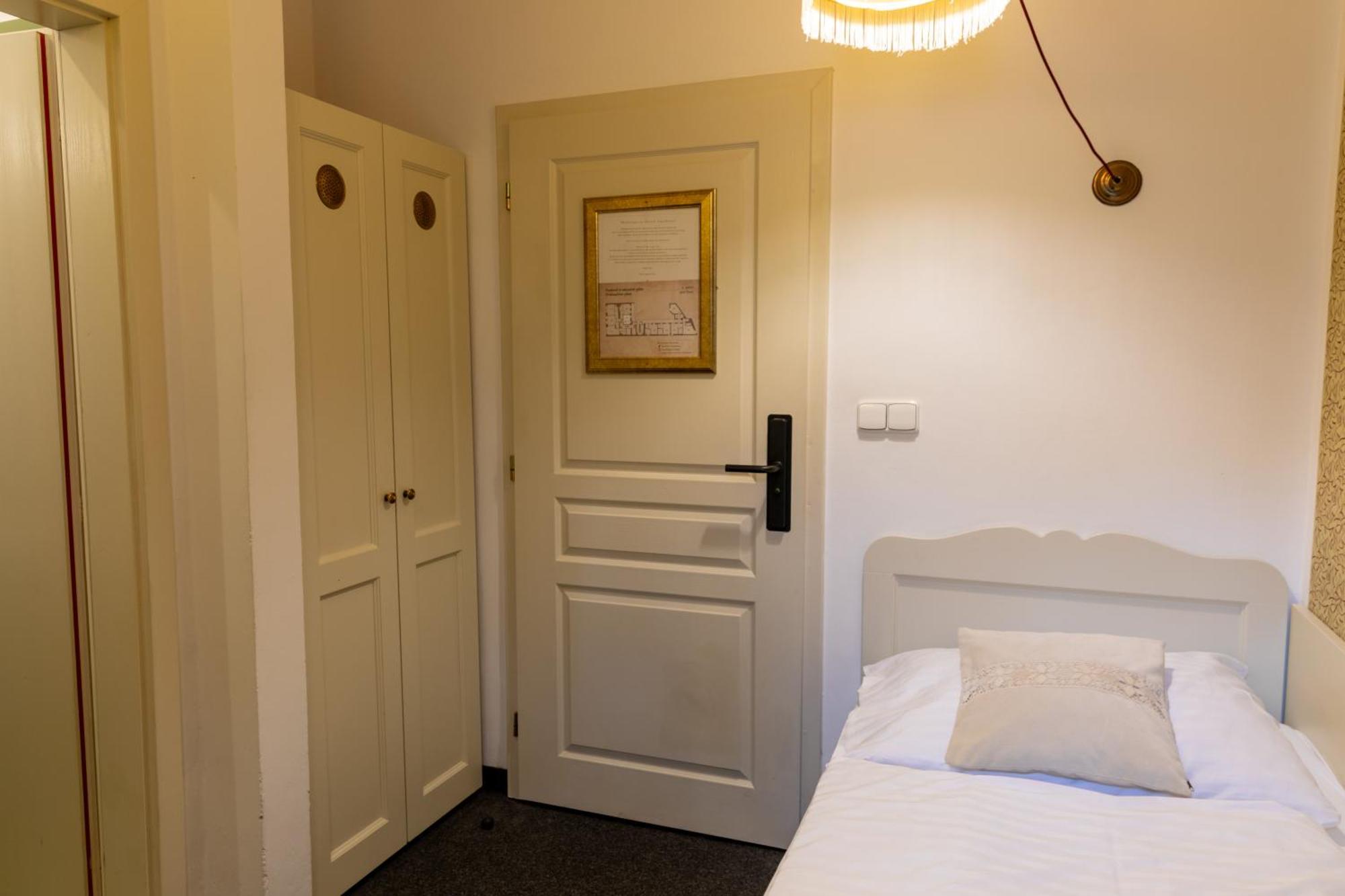 Sir Toby's Midtown Albergue *